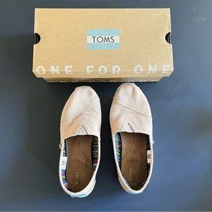 Tom’s Slip On Shoes Women Size 6